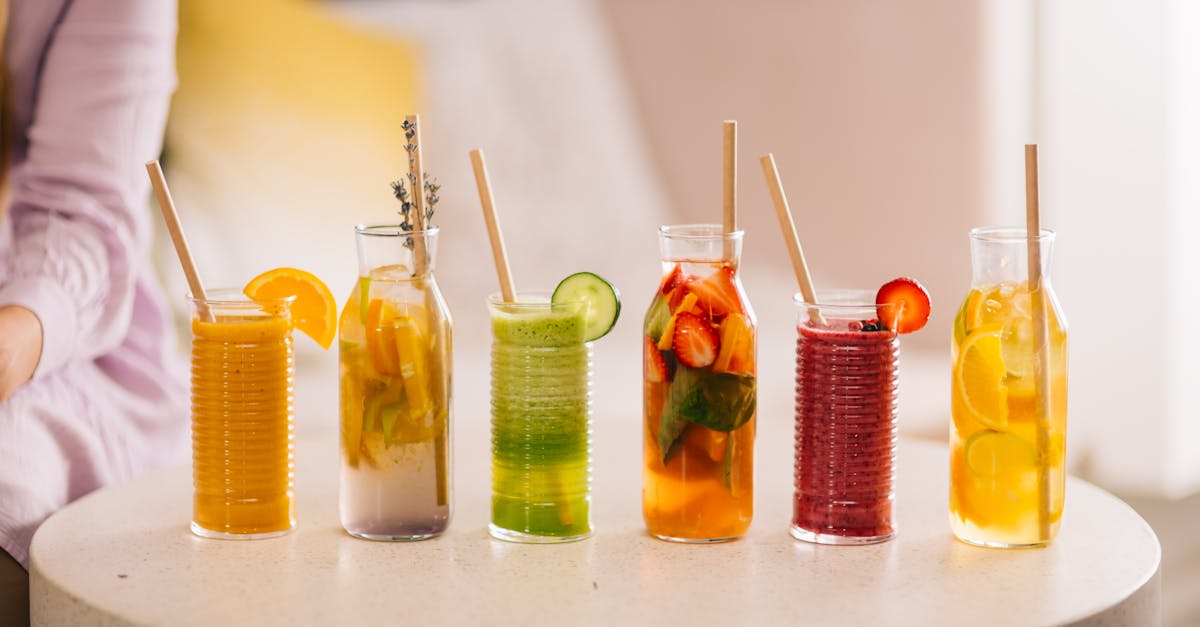 découvrez le jus de bissap, une boisson rafraîchissante et naturelle à base de fleurs d'hibiscus, riche en saveurs et en bienfaits pour la santé.