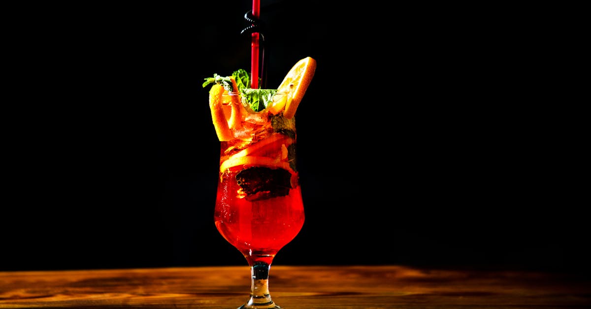 découvrez notre recette de cocktail au rhum et gingembre, une boisson rafraîchissante et épicée parfaite pour toutes les occasions.