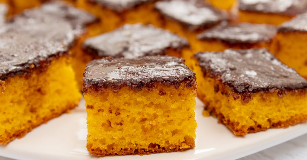 délicieux gâteau à la pêche moelleux et savoureux, parfait pour toutes les occasions.