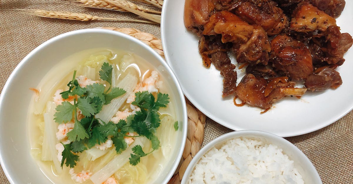 découvrez une recette savoureuse de chapon braisé, tendre et parfumé, parfaite pour un repas convivial et réconfortant.