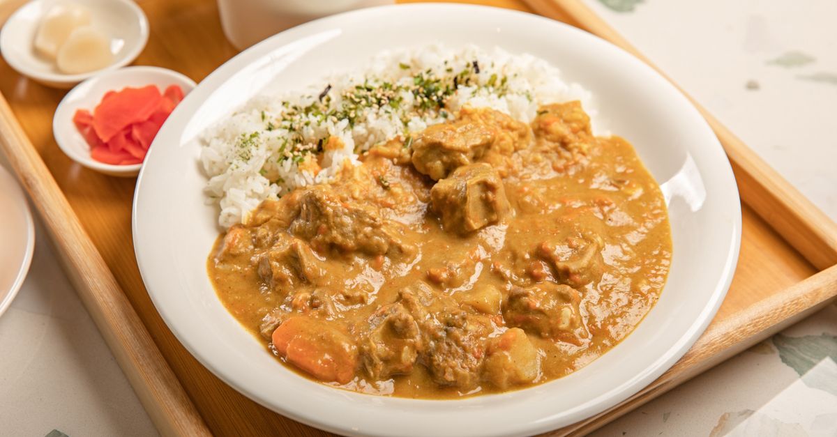 découvrez une recette savoureuse de bœuf au curry vert, un plat thaïlandais épicé et parfumé, parfait pour un repas exotique et gourmand.
