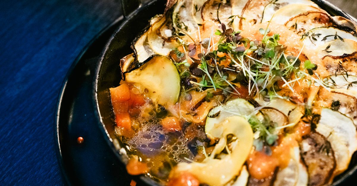 découvrez la recette traditionnelle de la ratatouille, un délicieux mélange de légumes mijotés aux saveurs méditerranéennes parfait pour un repas sain et savoureux.