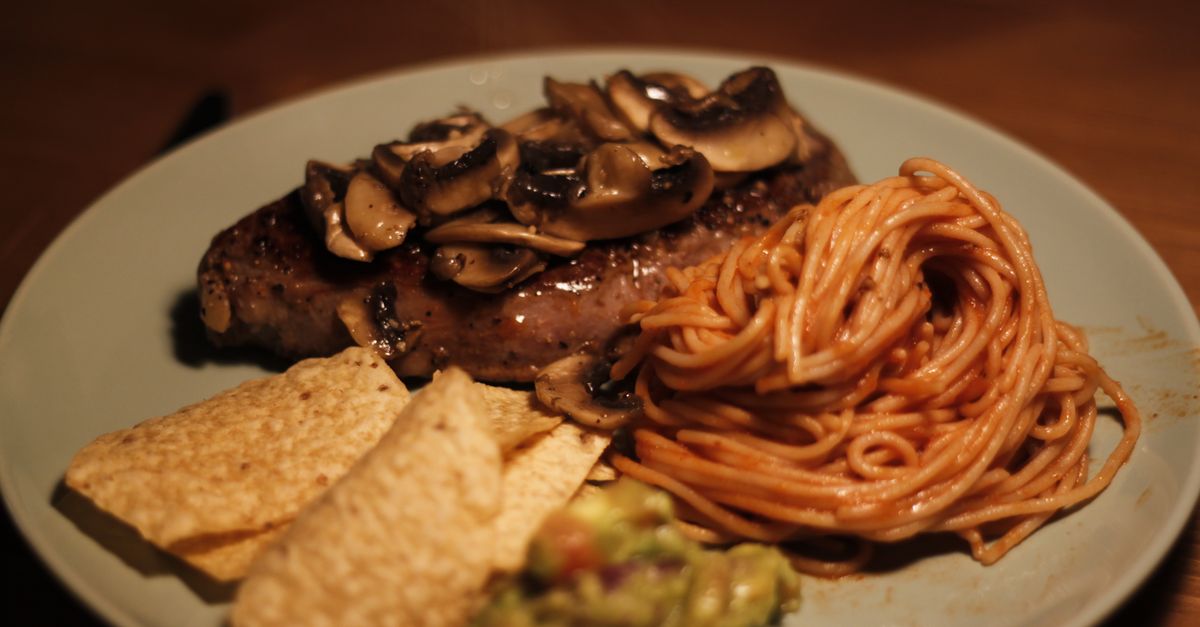 découvrez la recette classique de la sauce rossini, une délicieuse préparation riche et savoureuse parfaite pour sublimer vos plats de viande.