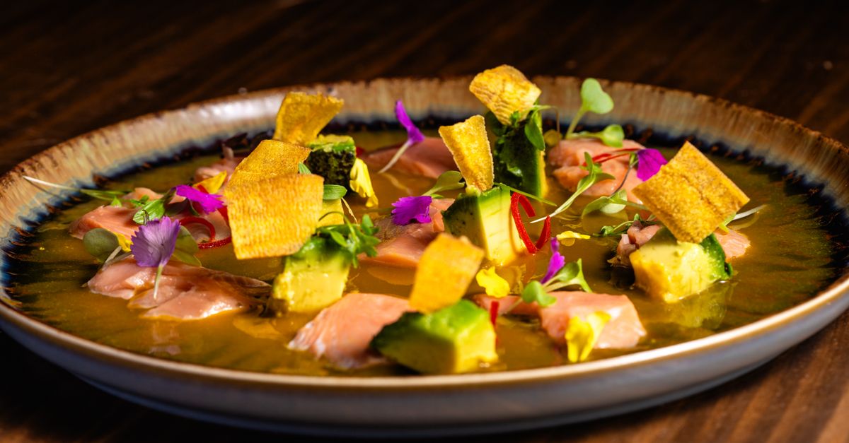 découvrez une recette fraîche et savoureuse de ceviche à la truite, idéale pour les amateurs de cuisine exotique et légère.