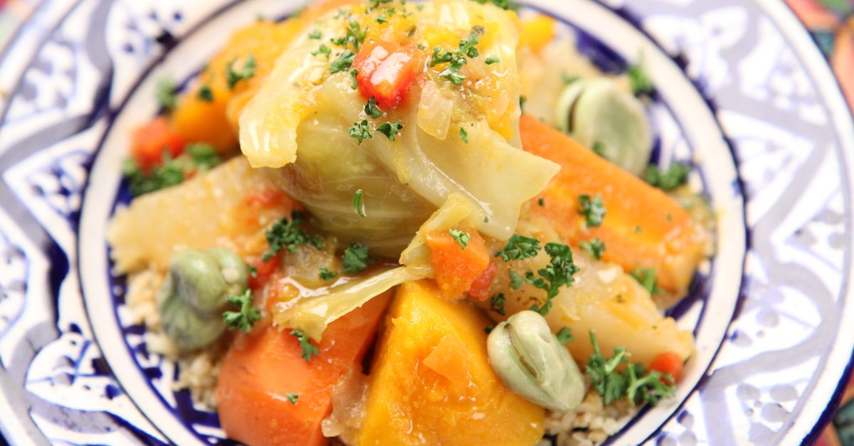 découvrez la recette authentique du mafé, un ragoût africain riche en saveurs à base de légumes et d'arachides, parfait pour un repas savoureux et convivial.