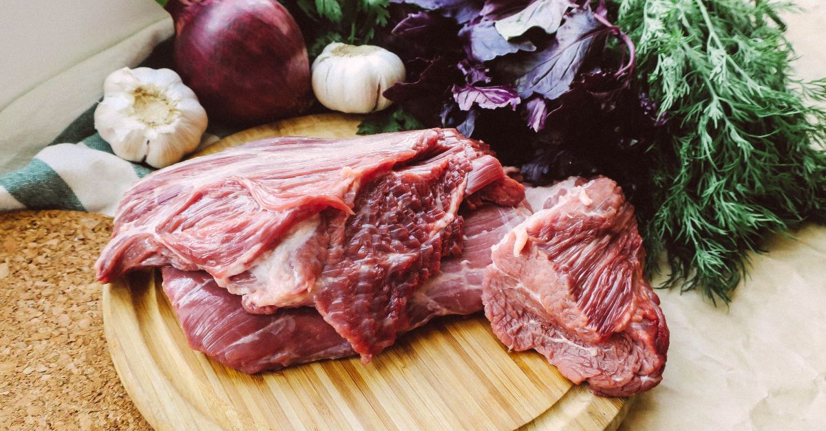 découvrez le beef chuck, une pièce de viande de bœuf savoureuse et tendre, idéale pour vos plats mijotés et ragoûts traditionnels.