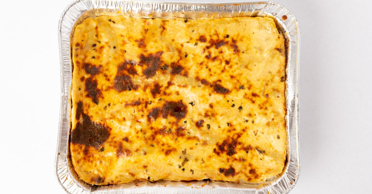 découvrez une délicieuse recette de lasagne à la courge butternut et au fromage de chèvre, alliant douceur et saveurs fromagères pour un plat réconfortant et original.