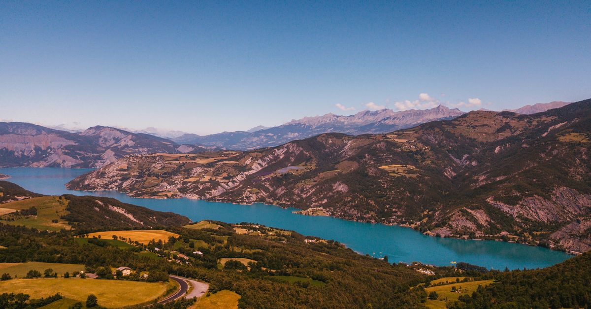 découvrez cantal exploration, votre guide incontournable pour explorer les trésors naturels et culturels du cantal. randonnées, activités outdoor et découvertes authentiques vous attendent.