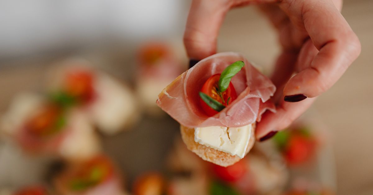 découvrez notre recette de cheesecake salé au chèvre et jambon, une délicieuse alliance de saveurs pour vos apéritifs et repas gourmands.