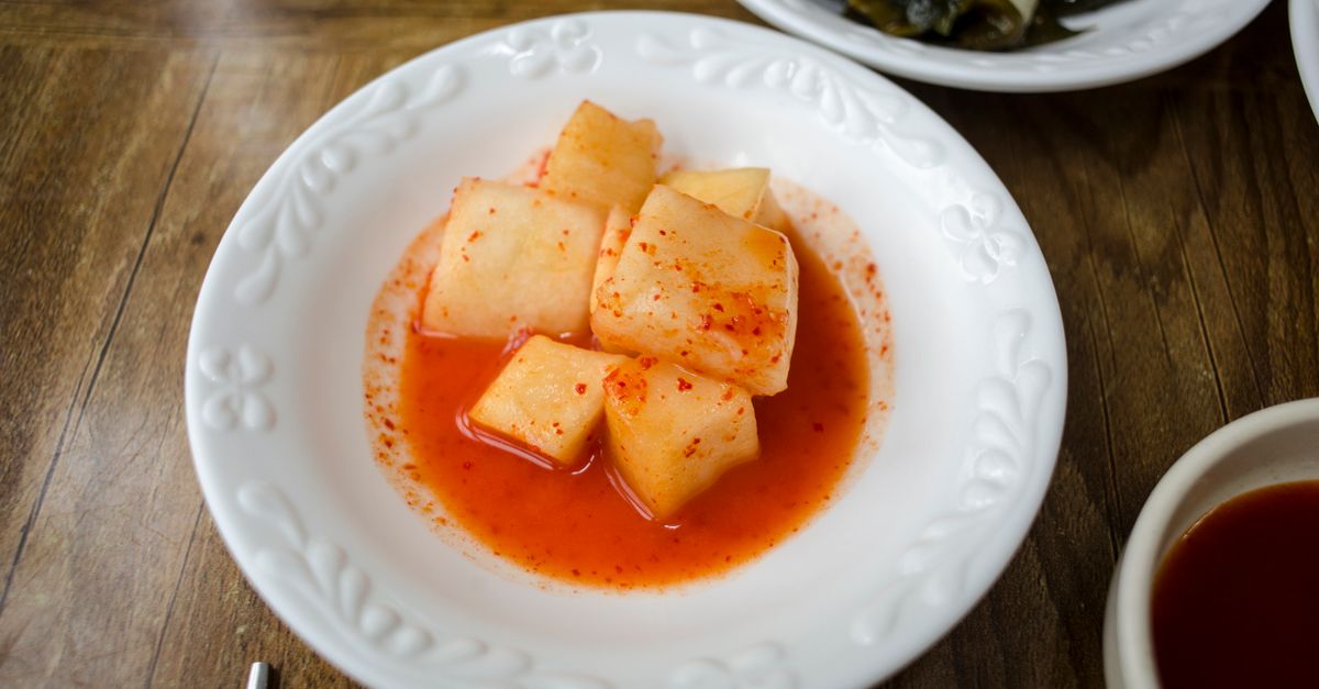découvrez le radis coréen, un légume croquant au goût légèrement poivré, parfait pour vos plats traditionnels et recettes saines.