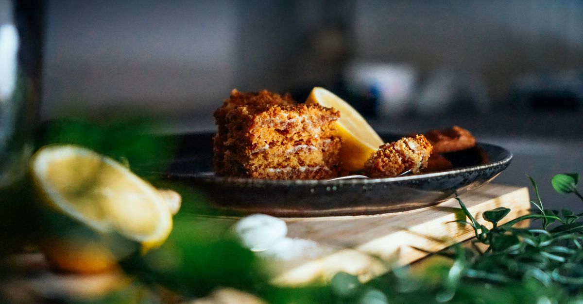 découvrez la recette traditionnelle du sfouf libanais, un gâteau au curcuma savoureux et moelleux, parfait pour vos moments gourmands.