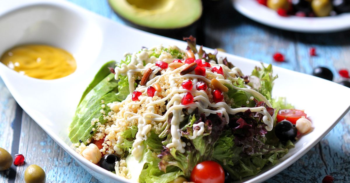 salade de quinoa aux crevettes fraîche et savoureuse, parfaite pour un repas léger et nutritif.