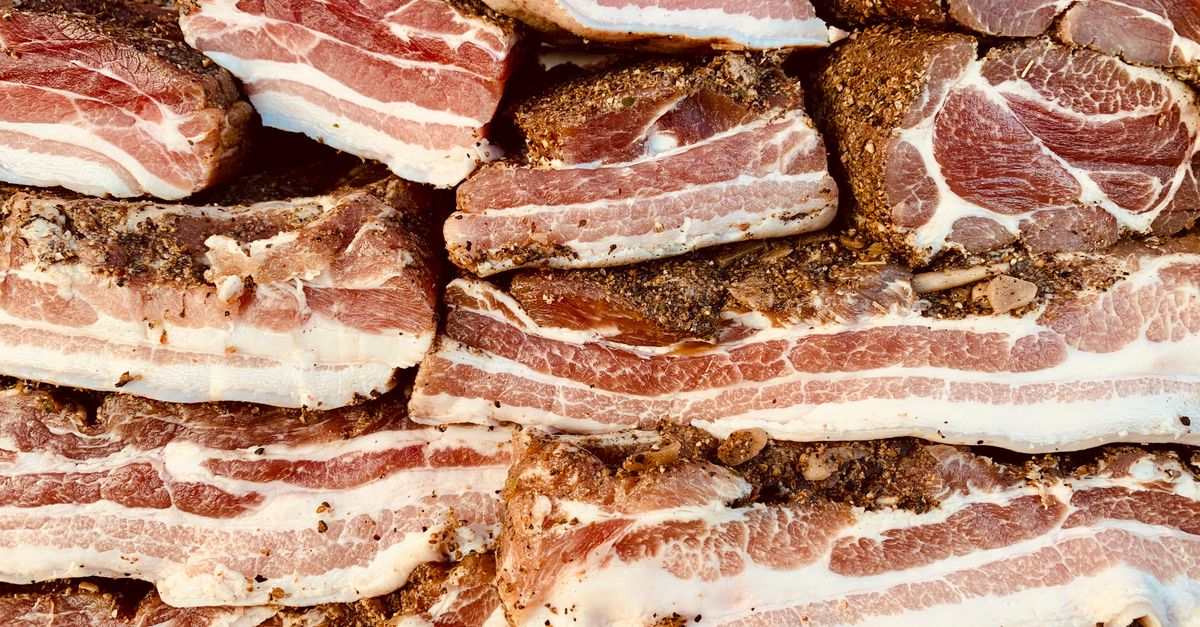 découvrez le speck, un jambon cru fumé italien savoureux, idéal pour sublimer vos plats avec son goût unique et raffiné.