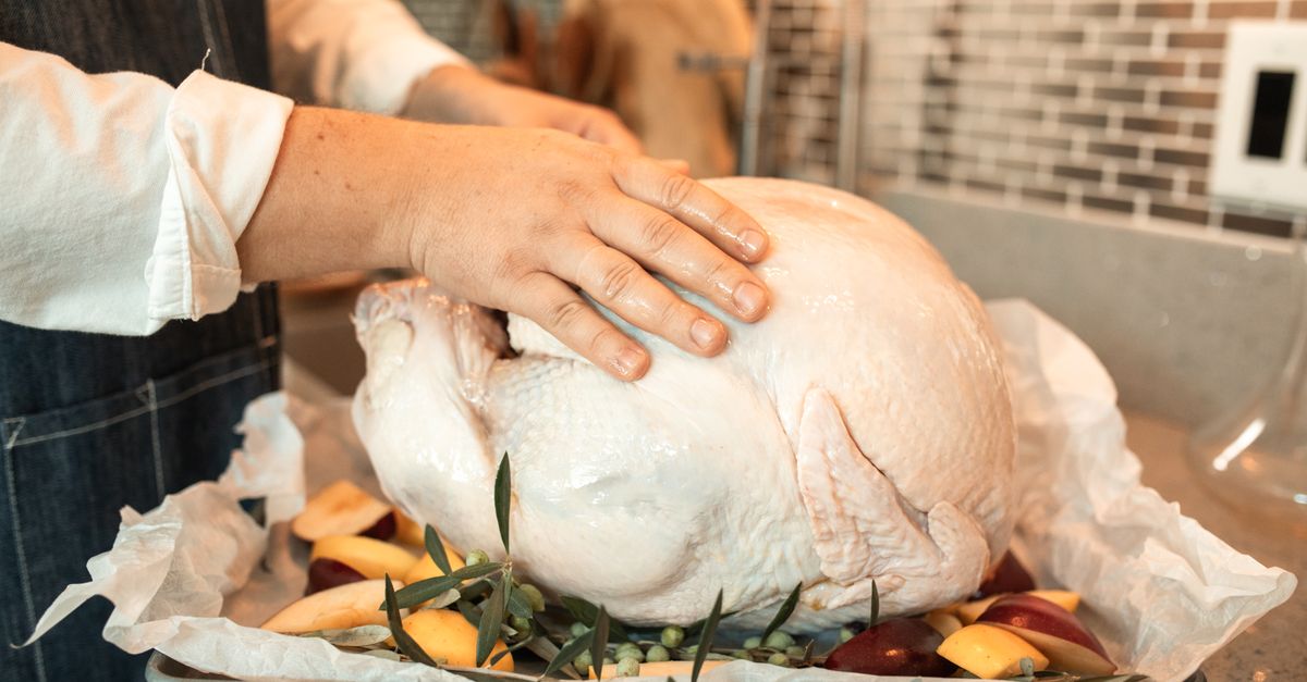 découvrez le turducken, un plat festif unique combinant dinde, canard et poulet pour un repas savoureux et impressionnant.