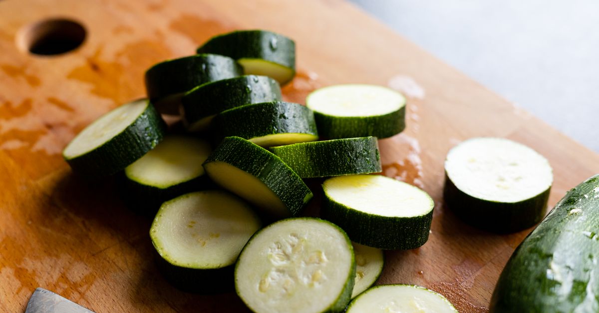 découvrez notre délicieuse tarte courgette et feta, une recette facile et savoureuse parfaite pour un repas léger ou une entrée gourmande.