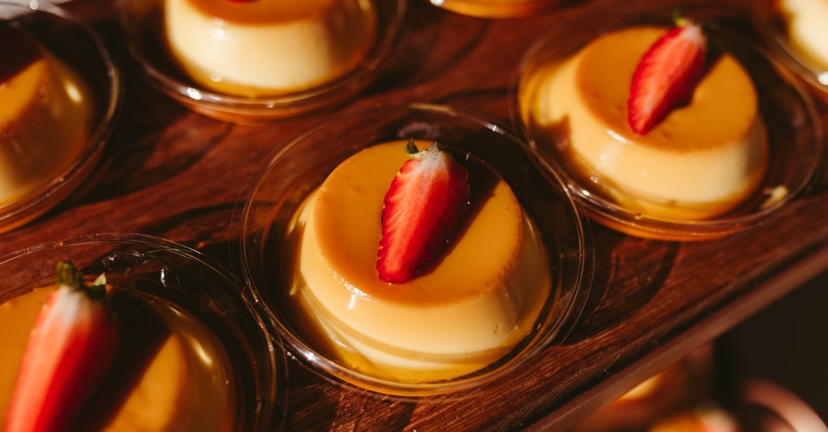 découvrez une recette gourmande de pudding au pain nappé de caramel, fondant et facile à préparer pour un dessert réconfortant.