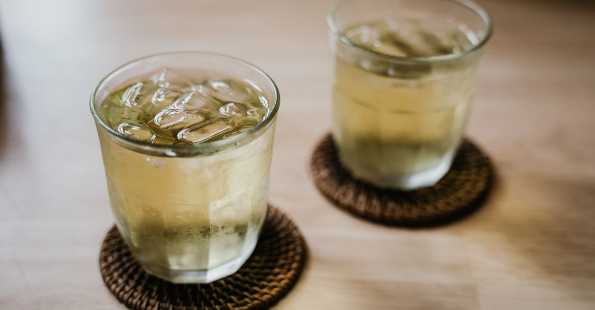 découvrez la boisson fermentée de cormier, une préparation originale aux saveurs fruitées et légèrement acidulées, inspirée d’un fruit ancien.
