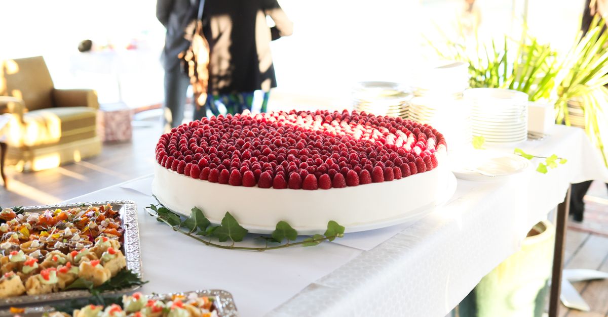 découvrez une délicieuse charlotte aux framboises, un dessert frais et fruité idéal pour régaler vos invités en toute occasion.